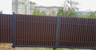 Купить распашные ворота из штакетника Волхов, цена от 2796 руб.